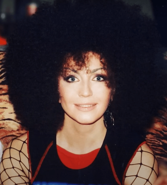 Ирина Билык с кудрявыми волосами Ирина Билык